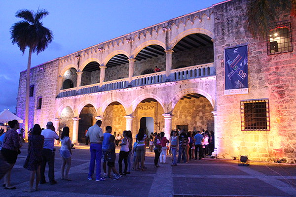 Alcázar de Colón exterior
